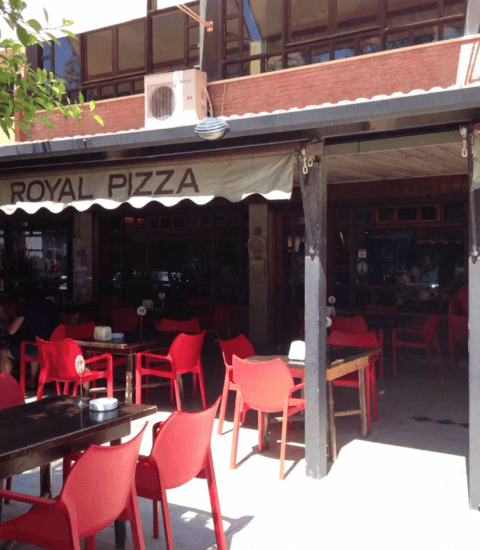 Royals Pizza, image of the restaurant front on the main street of Batroun