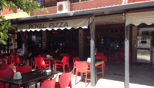 Royals Pizza, image of the restaurant front on the main street of Batroun