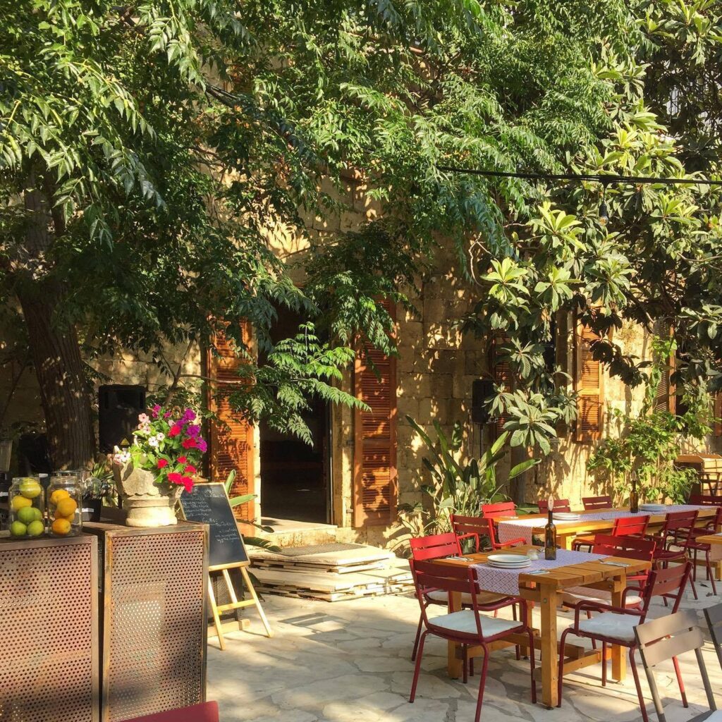 Villa paradiso, image of the restaurant under trees