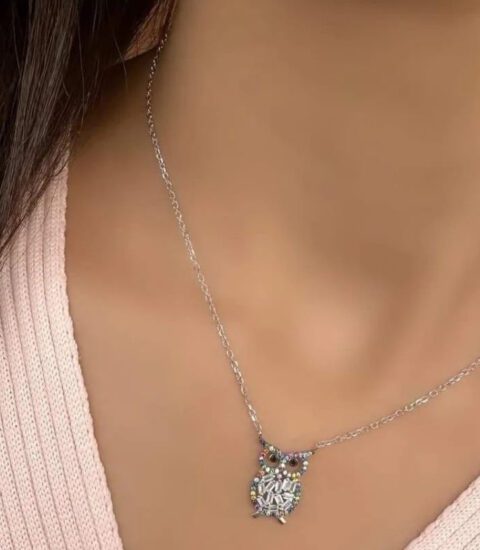 Trois Quart, image of a woman's neck showcasing necklace accessories