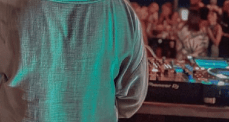 DJ Viny Roumy at Gávea