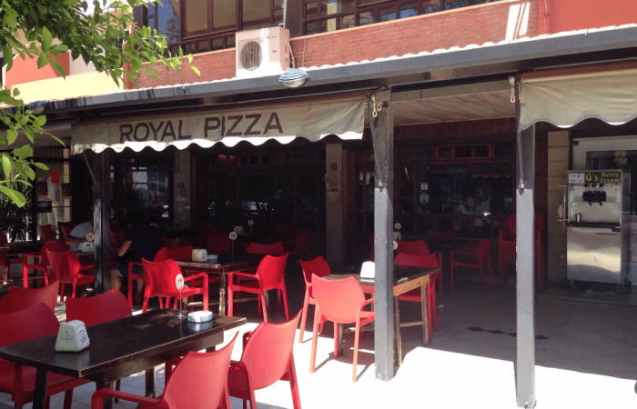 Royals Pizza, image of the restaurant front on the main street of Batroun