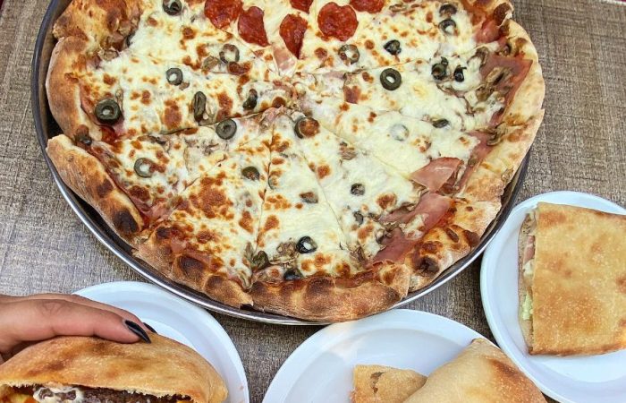 Royal Pizza, image of pizza and submarine plates